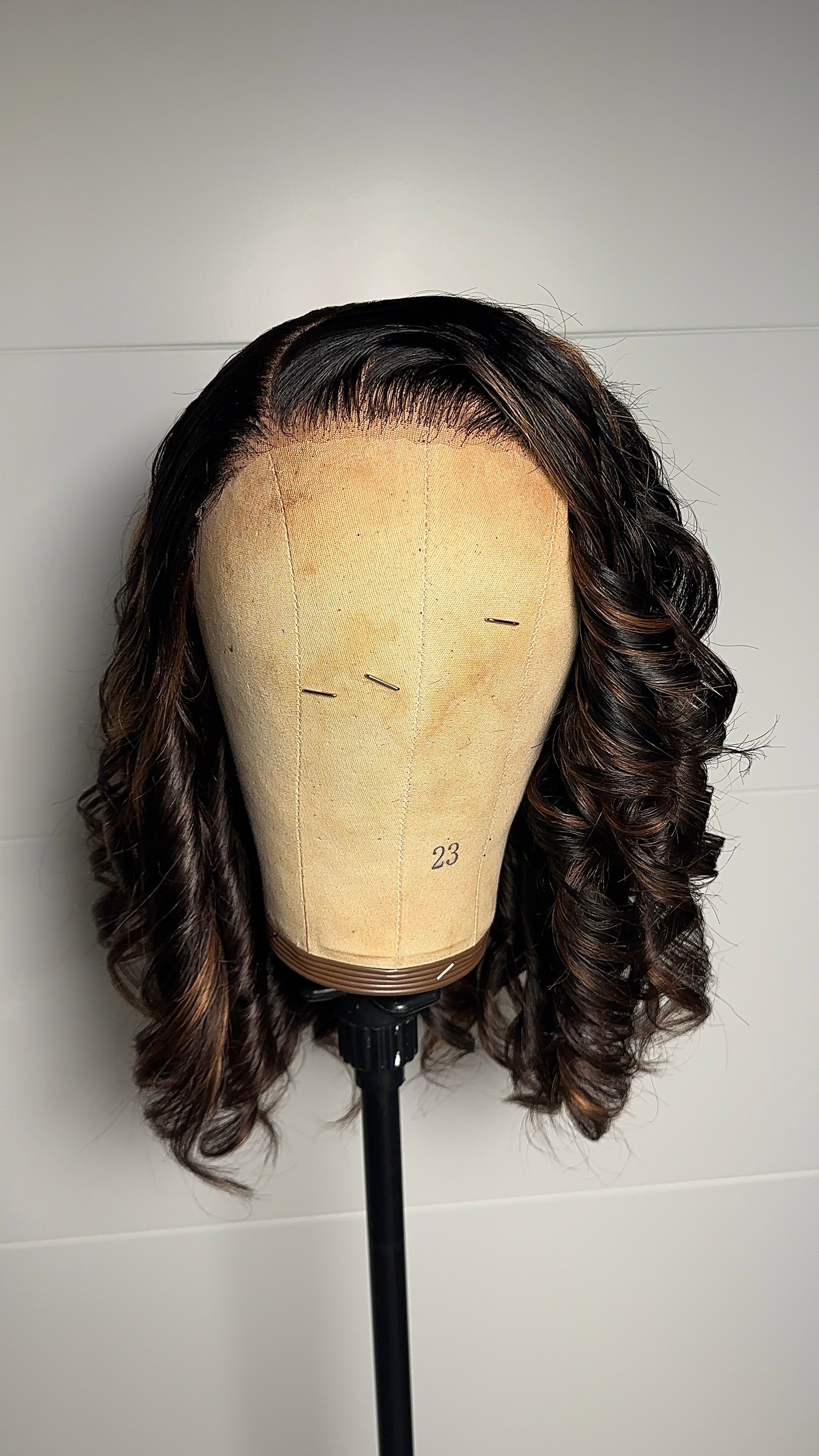 Highlighted Short Body Wave Wig